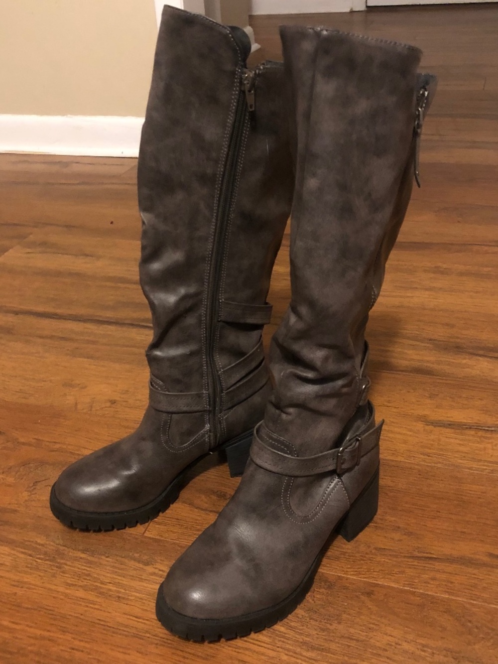Gray and Black JellyPop Boot 6 Medium